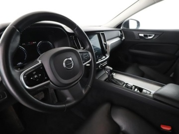 Volvo V60 II  Kombi 2.0 T5 250KM 2019 Volvo V60 Inscription T5 automat skóra navi, zdjęcie 13