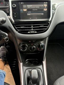 Peugeot 2008 I SUV 1.2 PureTech 82KM 2015 Peugeot 2008 1.2 benzyna 104 tyś km świeżo, zdjęcie 8