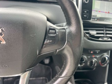 Peugeot 2008 I SUV Facelifting 1.2 PureTech 130KM 2017 Peugeot 2008 Style Nawigacja Klimatyzacja Parktronic El.szyby El.Lusterka, zdjęcie 14