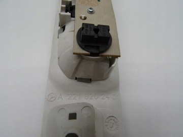 LAMPA KABINY ZADNÍ MERCEDES W221 A2218202401