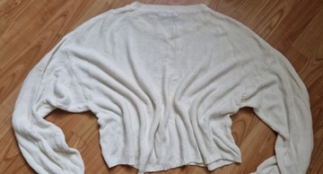Luźny kremowy krótki sweter Bershka S
