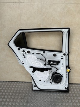 DVEŘE LEVÉ KOMPLETNÍ PEUGEOT 2008 II GT