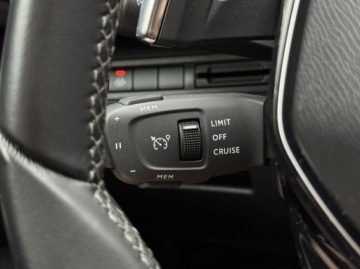 Peugeot 5008 II Crossover Facelifting 1.2 PureTech 130KM 2022 Peugeot 5008 Allure Pack 7 osobowy Kamera Nawigacja CarPlayAndroid LED, zdjęcie 17