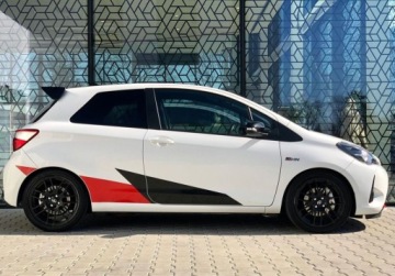 Toyota Yaris III Hatchback GRMN 1.8 Dual VVT-i 212KM 2017 Toyota Yaris Yaris 1.8 212KM Limitowana wersja GRMN 018400 FV23 ASO PL, zdjęcie 4