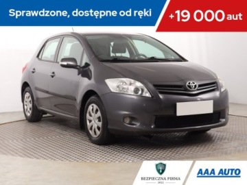 Toyota Auris II Hatchback 5d Dual VVT-i 100 99KM 2013 Toyota Auris 1.3 Dual VVT-i, Salon Polska, Klima