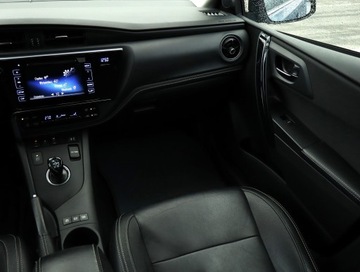Toyota Auris II Hatchback 5d Facelifting 1.8 Hybrid 136KM 2015 Toyota Auris Hybrid, Automat, Skóra, Klima, zdjęcie 7