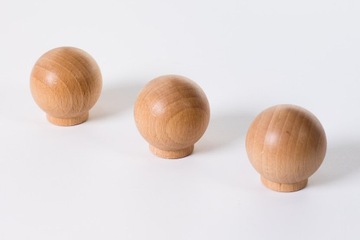 МЕБЕЛЬНАЯ РУЧКА ШАРОВАЯ, МАССИВ БУКА, ПОКРЫТАЯ ЛАКОМ