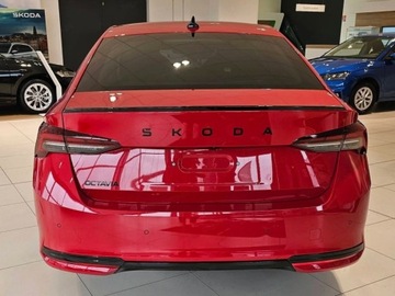 Skoda Octavia IV Liftback 1.5 TSI EVO 150KM 2025 SKODA Octavia Sportline 1.5 TSI mHEV DSG Sedan 150KM 2025, zdjęcie 3