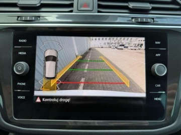 Volkswagen Tiguan II SUV Facelifting 2.0 TDI 150KM 2021 Volkswagen Tiguan 2.0TDI 150KM DSG FV23 Ambient Kamera cofania 2.0, zdjęcie 17