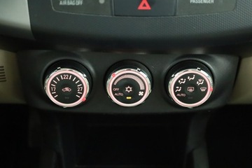 Mitsubishi Outlander II 2.0 DID DOHC 140KM 2010 Mitsubishi Outlander 2.0 DI-D, Salon Polska, 4X4, zdjęcie 9