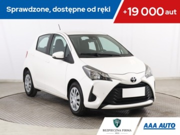 Toyota Yaris III Hatchback 5d Facelifting 1.0 VVT-i 69KM 2017 Toyota Yaris 1.0 VVT-i, Salon Polska