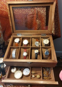 Drewniane pudełko na zegarki i biżuterię