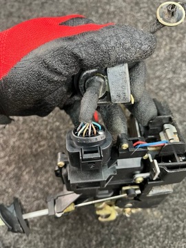 AUDI A2 ZÁMEK DVEŘE LEVÝ PŘEDNÍ 8Z1837015D 9PIN