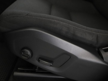 Volvo XC60 II 2020 Volvo XC 60 Momentum B4(mHEV) automat AWD navi, zdjęcie 35