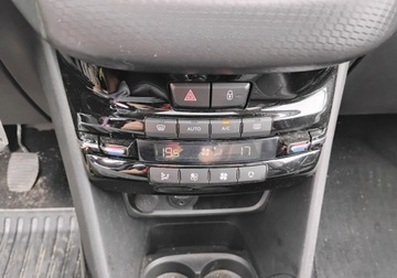 Peugeot 2008 I SUV Facelifting 1.2 PureTech 110KM 2017 Peugeot 2008 2017r, 1.2 Benzyna 110KM. Uszkodzony przod. Jezdzi 1.2 110KM, zdjęcie 15