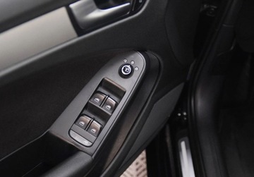 Audi A4 B8 Avant Facelifting 2.0 TDI 177KM 2012 Audi A4 Avant 2.0 TDI - 177 KM - Podgrzewane fotele_ Swiatla LED _ Alu fel, zdjęcie 32