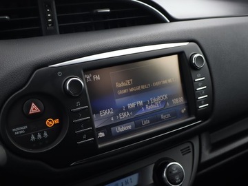 Toyota Yaris III Hatchback 5d Facelifting 2017 1.5 Dual VVT-iE 111KM 2019 Toyota Yaris 1.5 Dual VVT-i, Salon Polska, Klima, zdjęcie 11