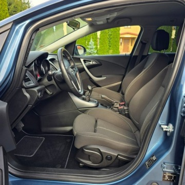 Opel Astra J Sports Tourer Facelifting 1.4 Twinport ECOTEC 100KM 2013 Opel Astra J 1.4 Benzyna 100KM Selection, zdjęcie 19