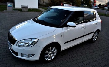 Skoda Fabia II Hatchback Facelifting 1.2 TSI 105KM 2010 Skoda Fabia Automat, Klimatyzacja, Nawigacja, Grzane Fotele 1.2 Benzyna, zdjęcie 14