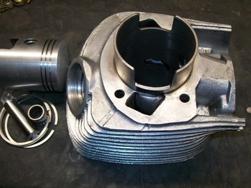 МЗ ES 250, 250/1, 250/0 ЛАСТОЧКА, КОМПЛЕКТ: ЦИЛИНДР, ПОРШЕНЬ БЕЗ ХОДА. ГДР