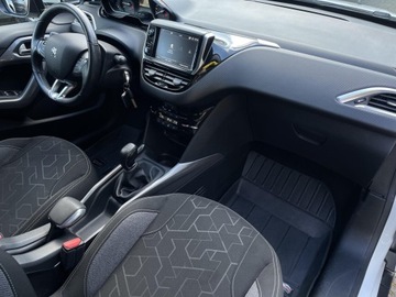 Peugeot 2008 I SUV Facelifting 1.2 PureTech 82KM 2018 Peugeot 2008 ! Nawigacja ! Tempomat ! Klimatyzacja, zdjęcie 5