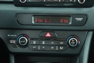 Kia Niro I Crossover 1.6 GDi Hybrid 141KM 2016 Kia Niro Hybrid, Automat, Klima, Klimatronic, zdjęcie 9