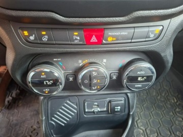 Jeep Renegade SUV 1.4 MultiAir 140KM 2017 Jeep Renegade 1.4 MultiAir 140KM PDC Navi Bezwypad, zdjęcie 13