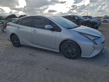 Toyota Prius IV Hatchback 1.8 Hybrid 122KM 2018 Toyota Prius Hybrid 2018 1.8 Hybryda 121KM, zdjęcie 4