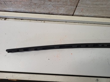 НАКЛАДКА ПЕРЕДНЕГО ОКНА СПРАВА, CITROEN C4 I