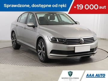Volkswagen Passat B8 Limousine 1.4 TSI BlueMotion Technology 125KM 2016 VW Passat 1.4 TSI, Salon Polska, Navi, Klima