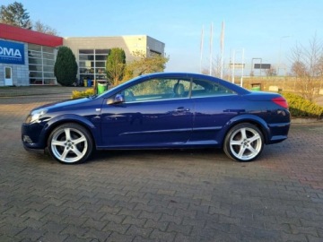 Opel Astra H Cabrio 1.6 Twinport ECOTEC 105KM 2007 Opel Astra Astra Kabrio 1.6 Benzyna 105KM, zdjęcie 3