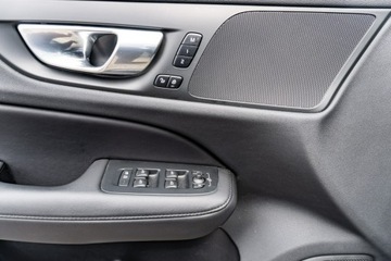 Volvo V60 II  Kombi Facelifting 2.0 B4 197KM 2023 Volvo V60 B4 D Plus Dark 197KM FV23%, zdjęcie 9