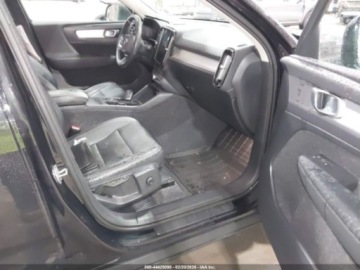 Volvo XC40 Crossover 2.0 T5 247KM 2020 Volvo XC 40 T5 Momentum 2020 2.0 Benzyna 248KM, zdjęcie 9