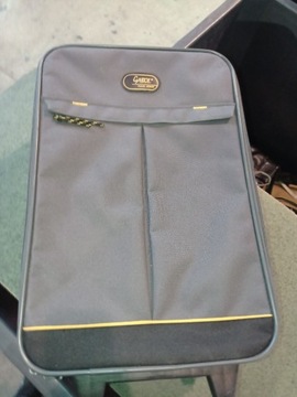 Sortowane walizki i torebki drogowe 1 gatunek hurt na wagę