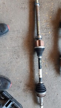PÓŁOŚ NAPĘDOWA PRAWA KADJAR LIFT 1,3TCE 391002670R