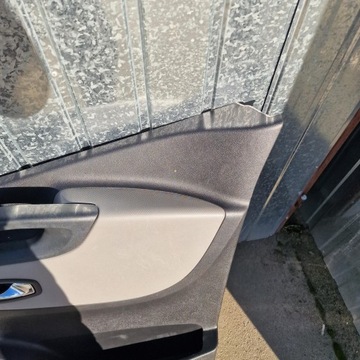 ОБИВКА ПРАВОЙ ДВЕРИ TRAFIC III