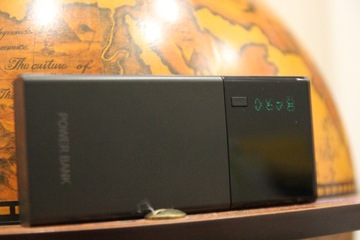 Мощный черный аккумулятор Powerbank 50000 мАч, 3xUSB, ЖК-фонарик