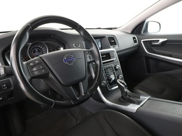Volvo V60 I Kombi Facelifting 2.0 D3 DRIVE-E 150KM 2016 Volvo V60 2.0D Automat Business Navi Tempomat, zdjęcie 13