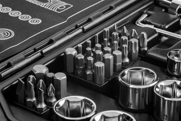 ZESTAW KLUCZY KLUCZE NASADOWE NEO 73SZT WALIZKA