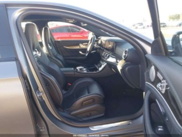 Mercedes Klasa E W213 2019 Mercedes-Benz Klasa E Amg 63 S 4Matic 2019 4.0 Benzyna 603KM, zdjęcie 9
