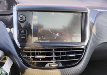 Peugeot 2008 I SUV Facelifting 1.2 PureTech 110KM 2017 Peugeot 2008 2017r, SALON POLSKA, 1.2 Benzyna. Lekko uszkodzony przod. Jez, zdjęcie 13