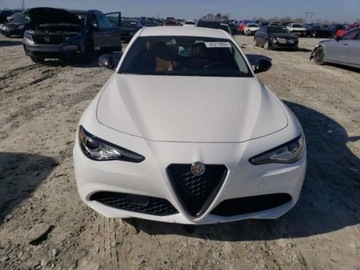 Alfa Romeo Giulia II Sedan Facelifting 2.0 Turbo 280KM 2021 Alfa Romeo Giulia Sport, 2021r., 2.0L, zdjęcie 4