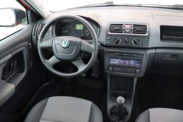 Skoda Fabia II Hatchback Facelifting 1.2 HTP 60KM 2011 Skoda Fabia 1.2, Klima, zdjęcie 6