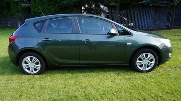 Opel Astra J Hatchback 5d 1.6 Twinport ECOTEC 115KM 2010 Opel Astra zarejestrowany, ubezpieczony. Gwarancja, zdjęcie 4