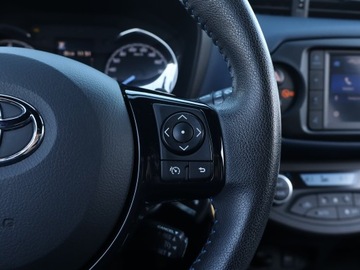 Toyota Yaris III Hatchback 5d Facelifting 2017 1.5 Dual VVT-iE 111KM 2020 Toyota Yaris 1.5 Dual VVT-i, Salon Polska, zdjęcie 16