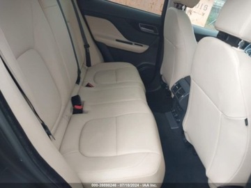 Jaguar F-Pace 2019 Jaguar F-Pace 2019 Jaguar F-PACE 25t Premium AWD 2.0 Benzyna 247KM, zdjęcie 7
