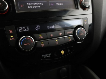 Nissan Qashqai II Crossover 1.6 DIG-T 163KM 2016 Nissan Qashqai navi klima auto grzane fotele, zdjęcie 25