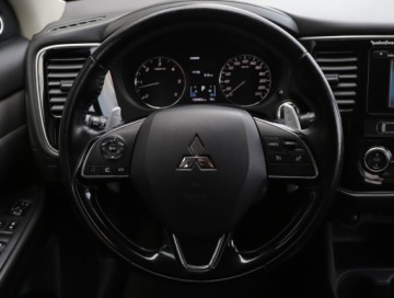 Mitsubishi Outlander III SUV Facelifting 2015 2.2 DI-D 150KM 2016 Mitsubishi Outlander 2.2 DI-D, Salon Polska, zdjęcie 16