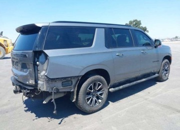 Chevrolet Suburban GMT900 2022 Chevrolet Suburban 2022, 5.3L, 4x4, Z71, od ubezpieczalni 5.3 Benzyna 355KM, zdjęcie 6