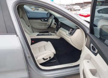 Volvo XC60 II 2024 Volvo XC 60 2024r., B5 Ultimate Dark Theme, 2L, od ubezpieczalni 2.0 250KM, zdjęcie 9